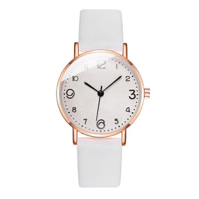Montre élégante à cadran texturé avec bracelet en cuir