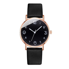 Montre élégante à cadran texturé avec bracelet en cuir
