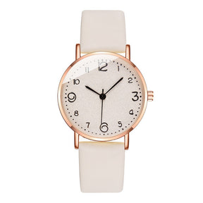 Montre élégante à cadran texturé avec bracelet en cuir