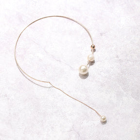 Collier ras du cou asymétrique en perles 